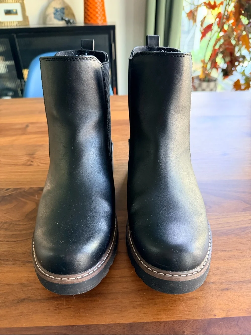 Universal Thread Women's Celina Ankle Chelsea Boots with Memory Foam Insole - 8W - Picture 3 of 8